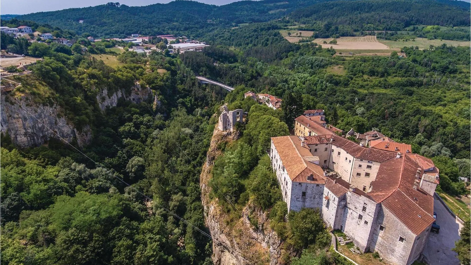 2 Bedroom Cozy Apartment In Veli Ježenj