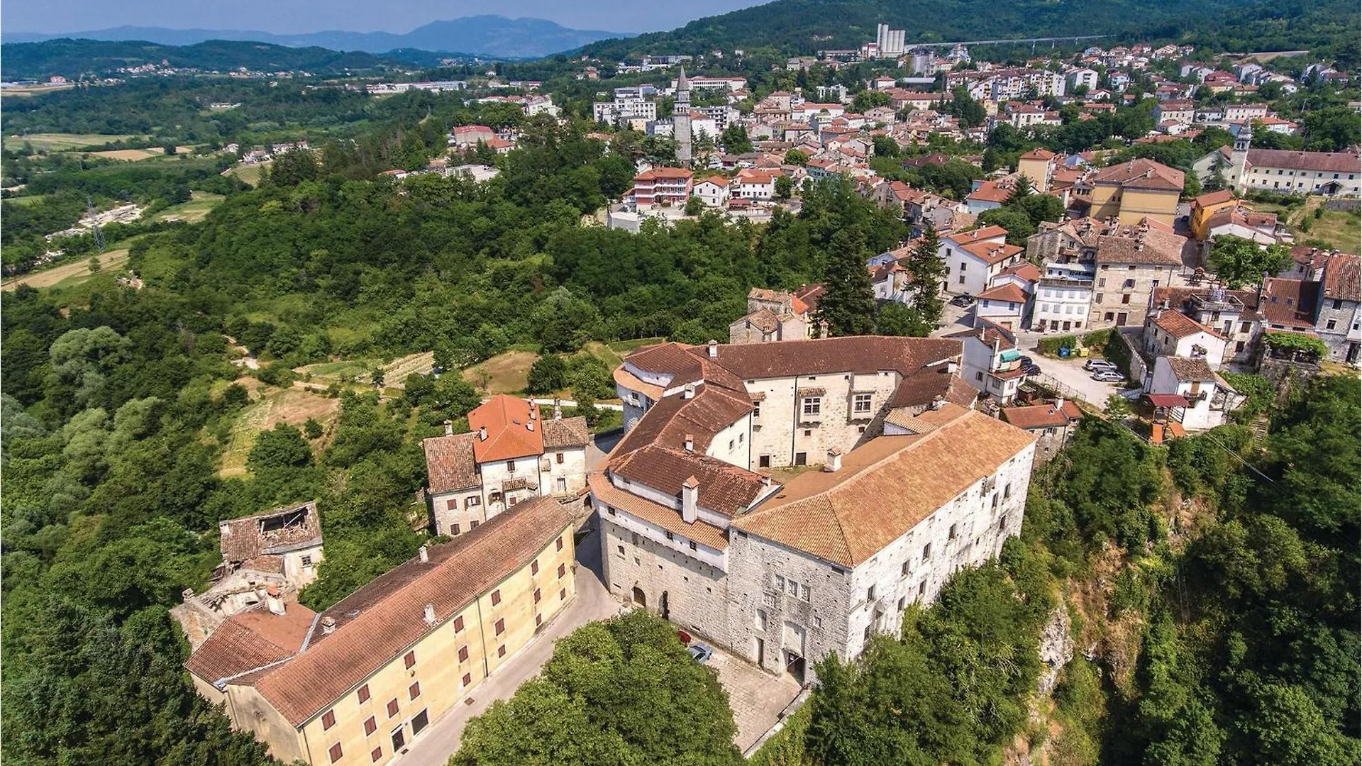2 Bedroom Cozy Apartment In Veli Jezenj