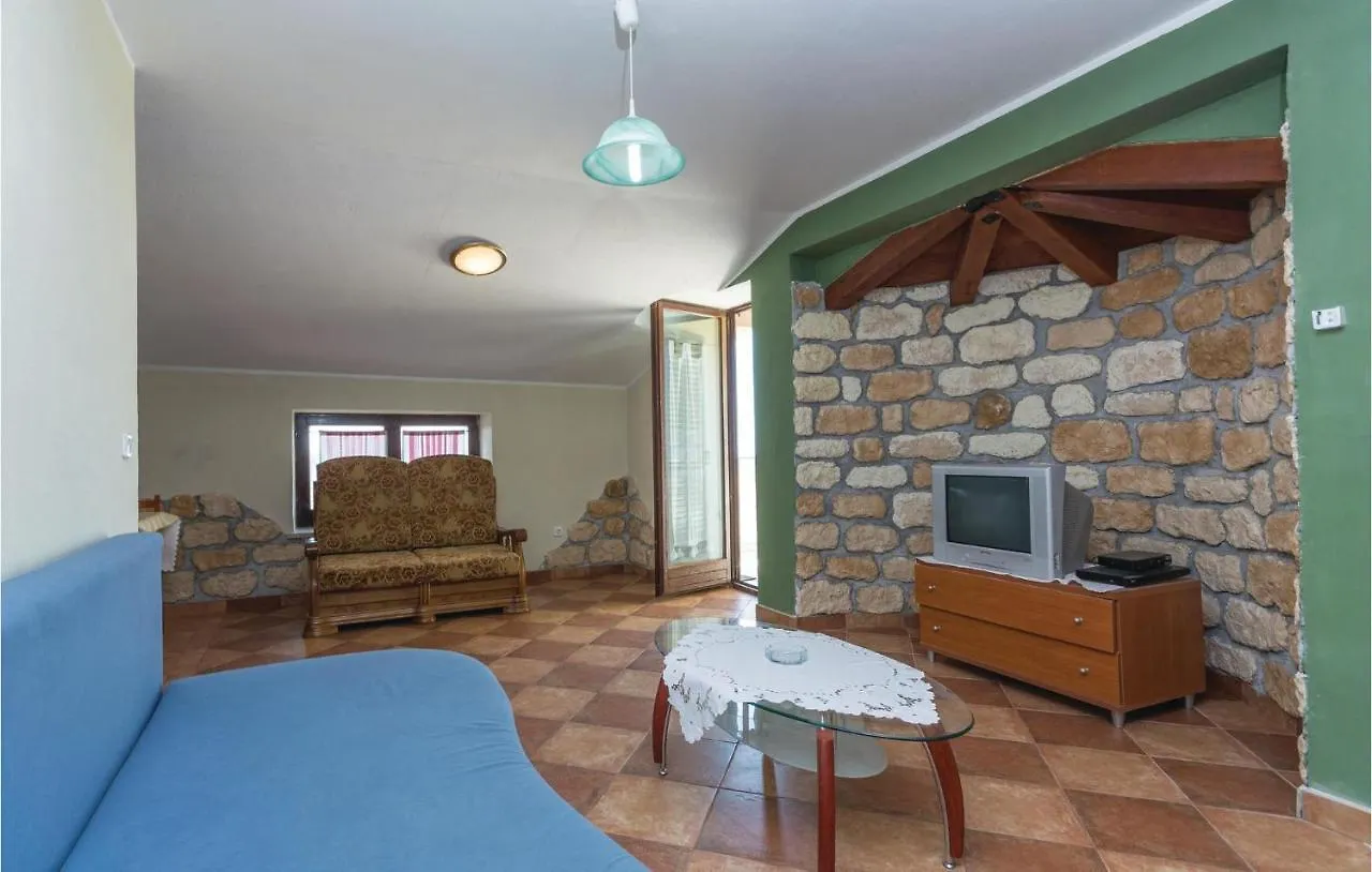 2 Bedroom Cozy Apartment In Veli Jezenj