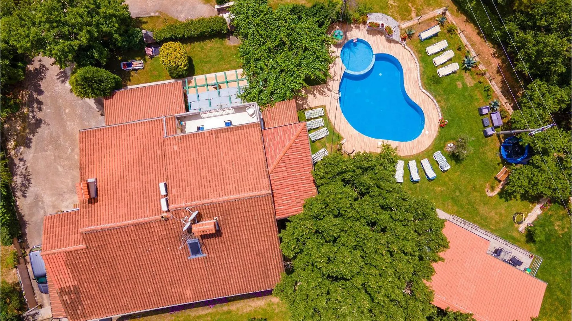 2 Bedroom Cozy Apartment In Veli Jezenj