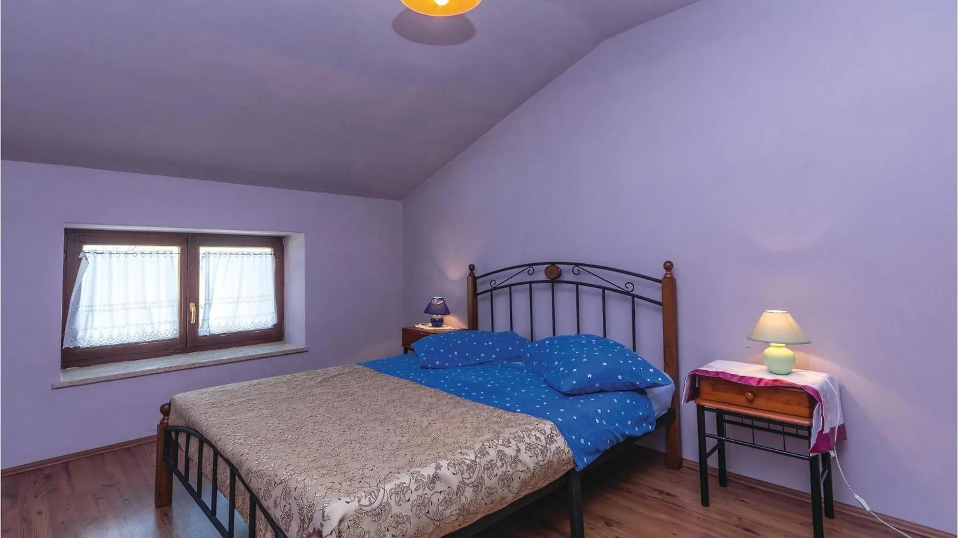 2 Bedroom Cozy Apartment In Veli Jezenj Croatia