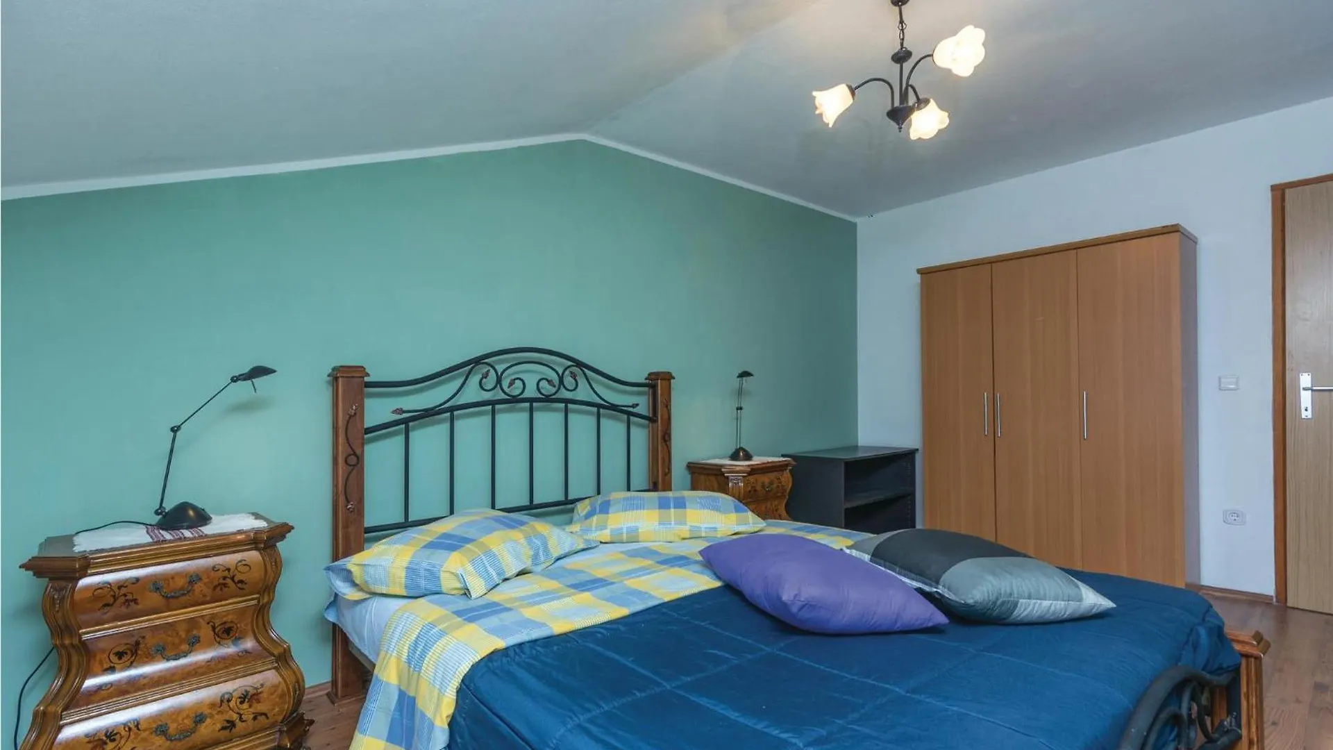 2 Bedroom Cozy Apartment In Veli Jezenj