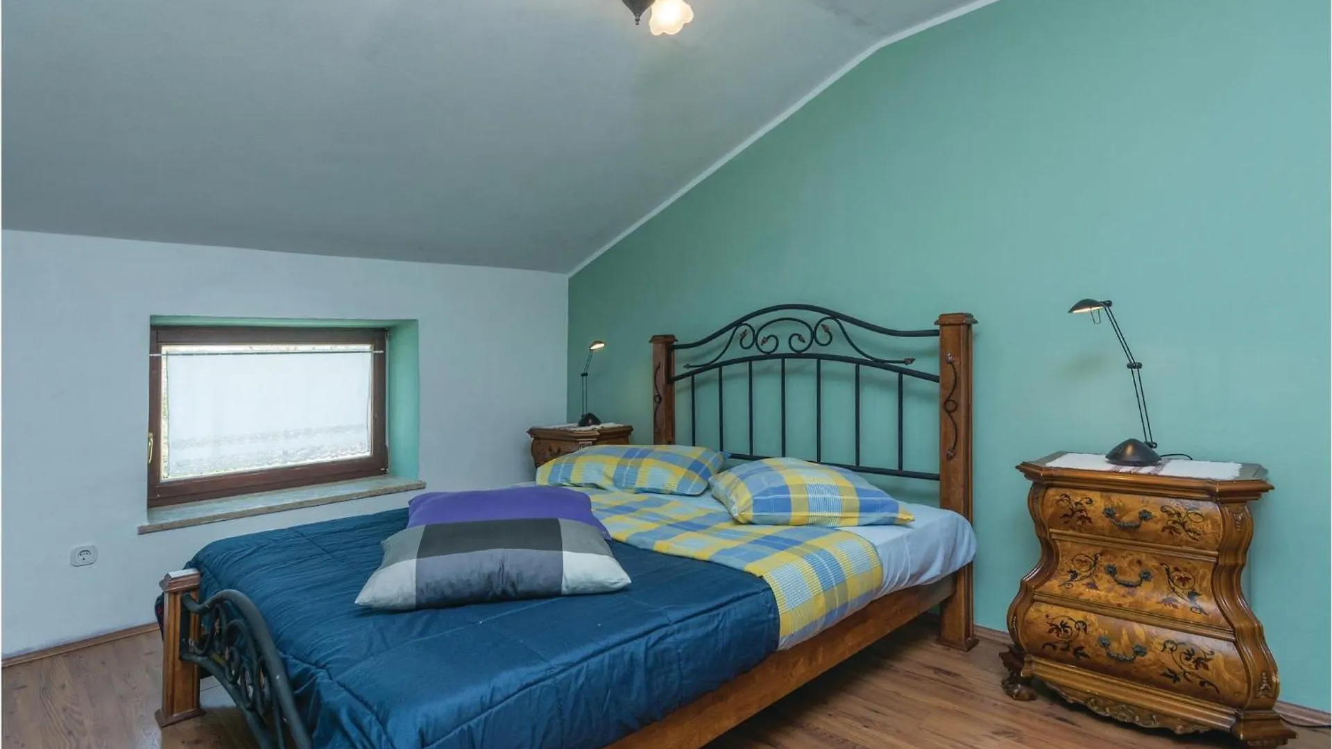2 Bedroom Cozy Apartment In Veli Jezenj
