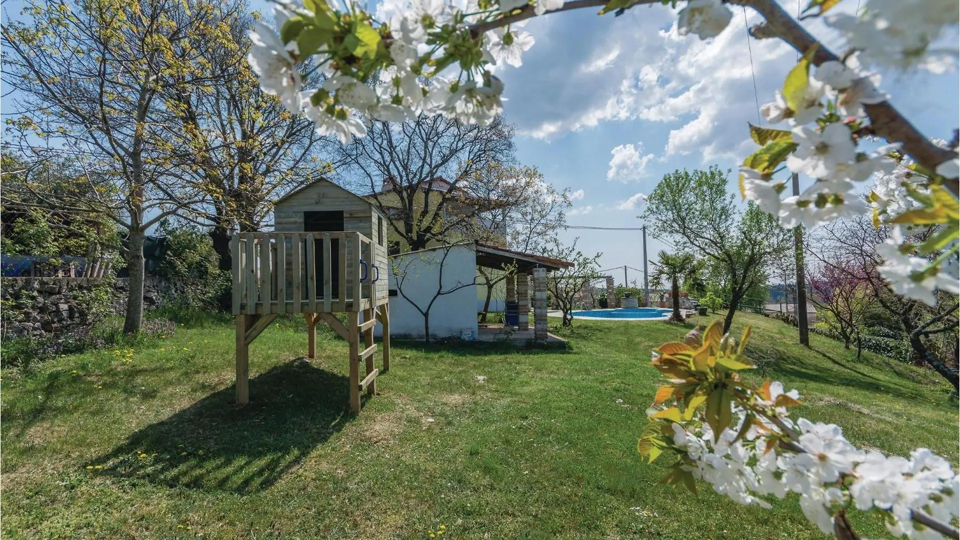 2 Bedroom Cozy Apartment In Veli Jezenj