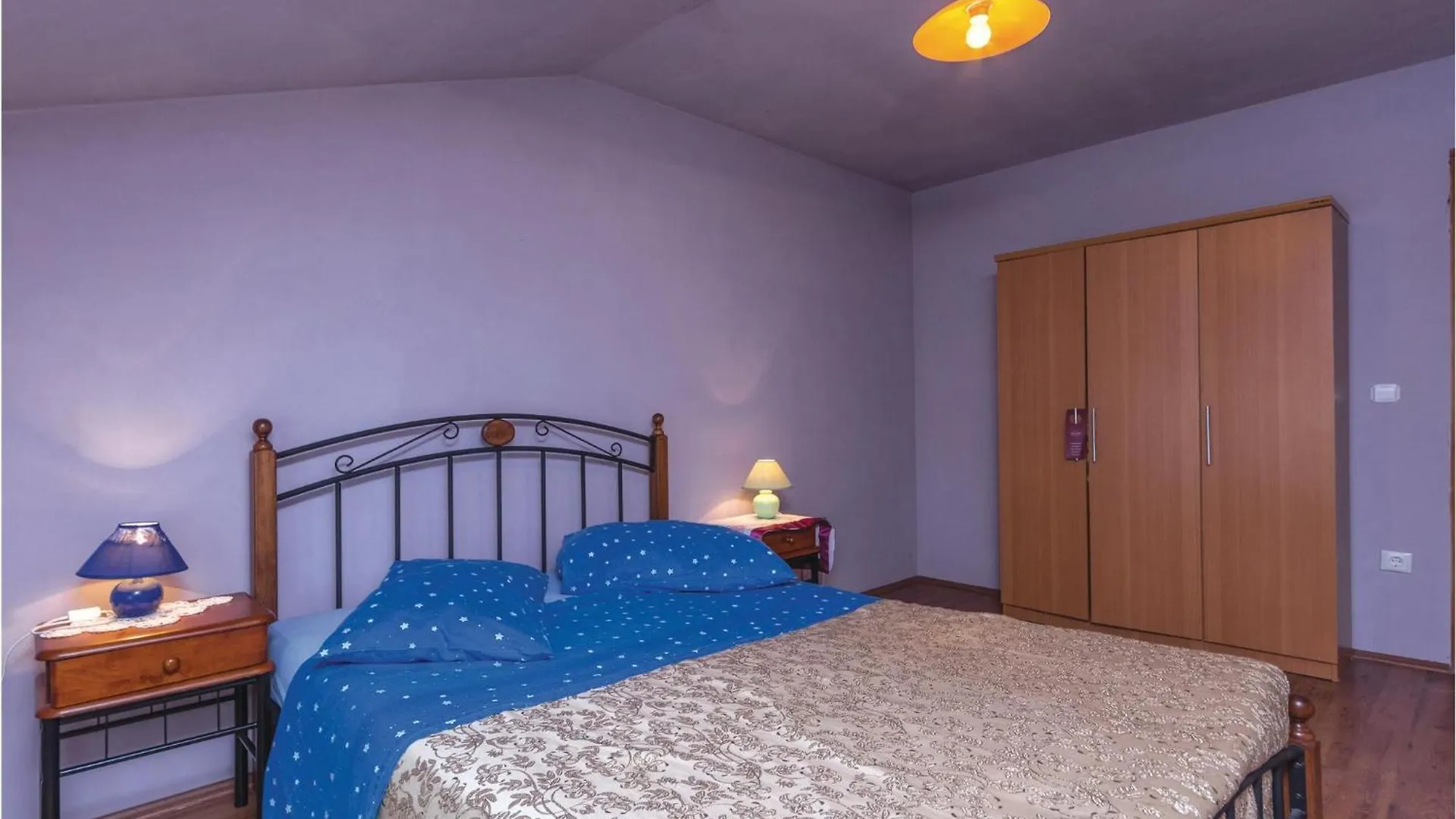 2 Bedroom Cozy Apartment In Veli Jezenj Croatia