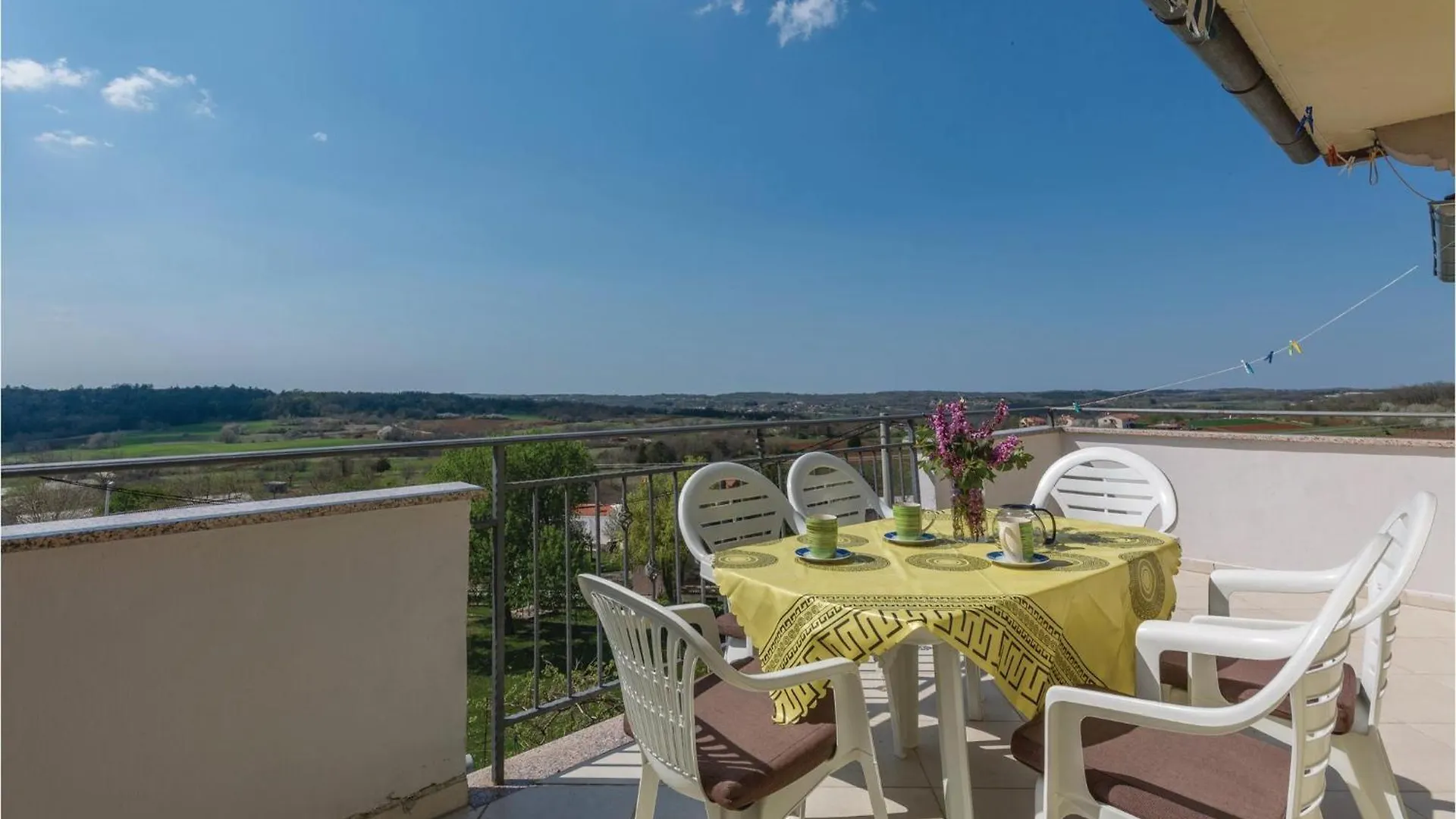 2 Bedroom Cozy Apartment In Veli Jezenj Croatia