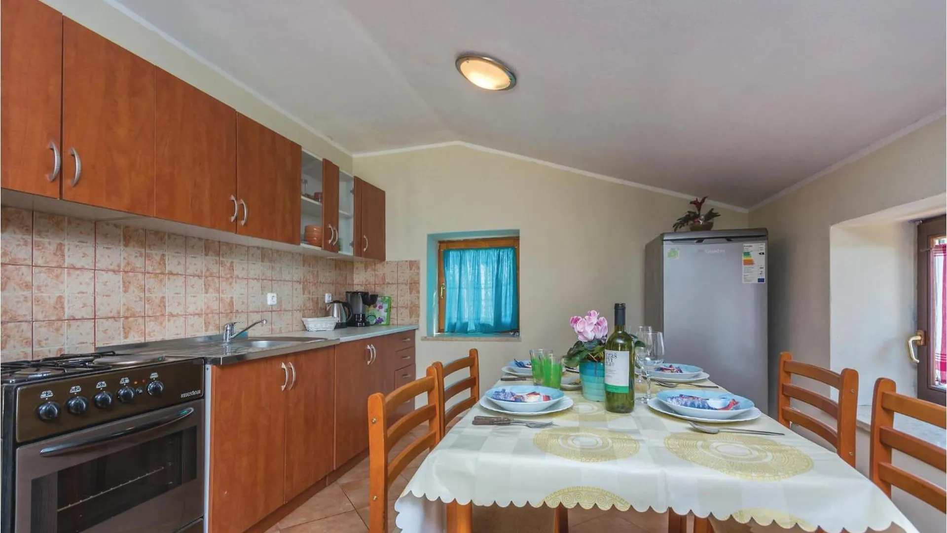2 Bedroom Cozy Apartment In Veli Jezenj 0*,