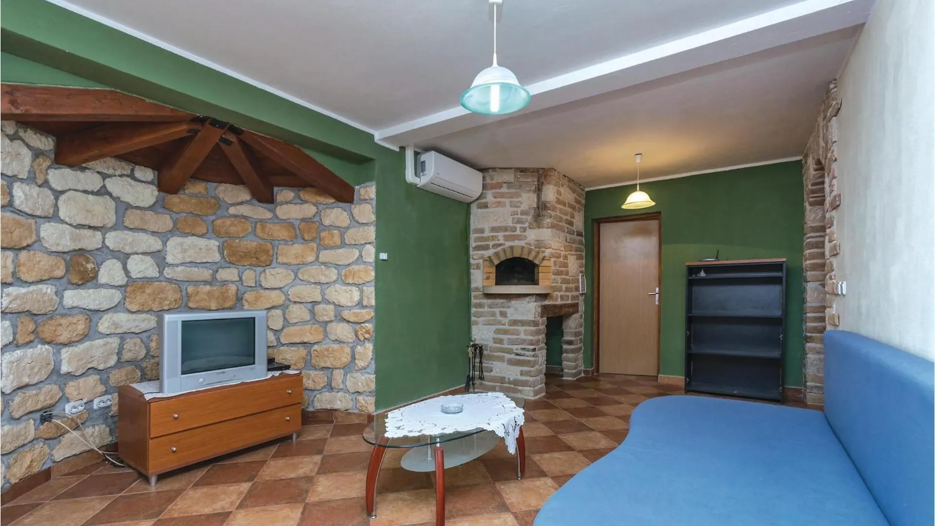 2 Bedroom Cozy Apartment In Veli Jezenj