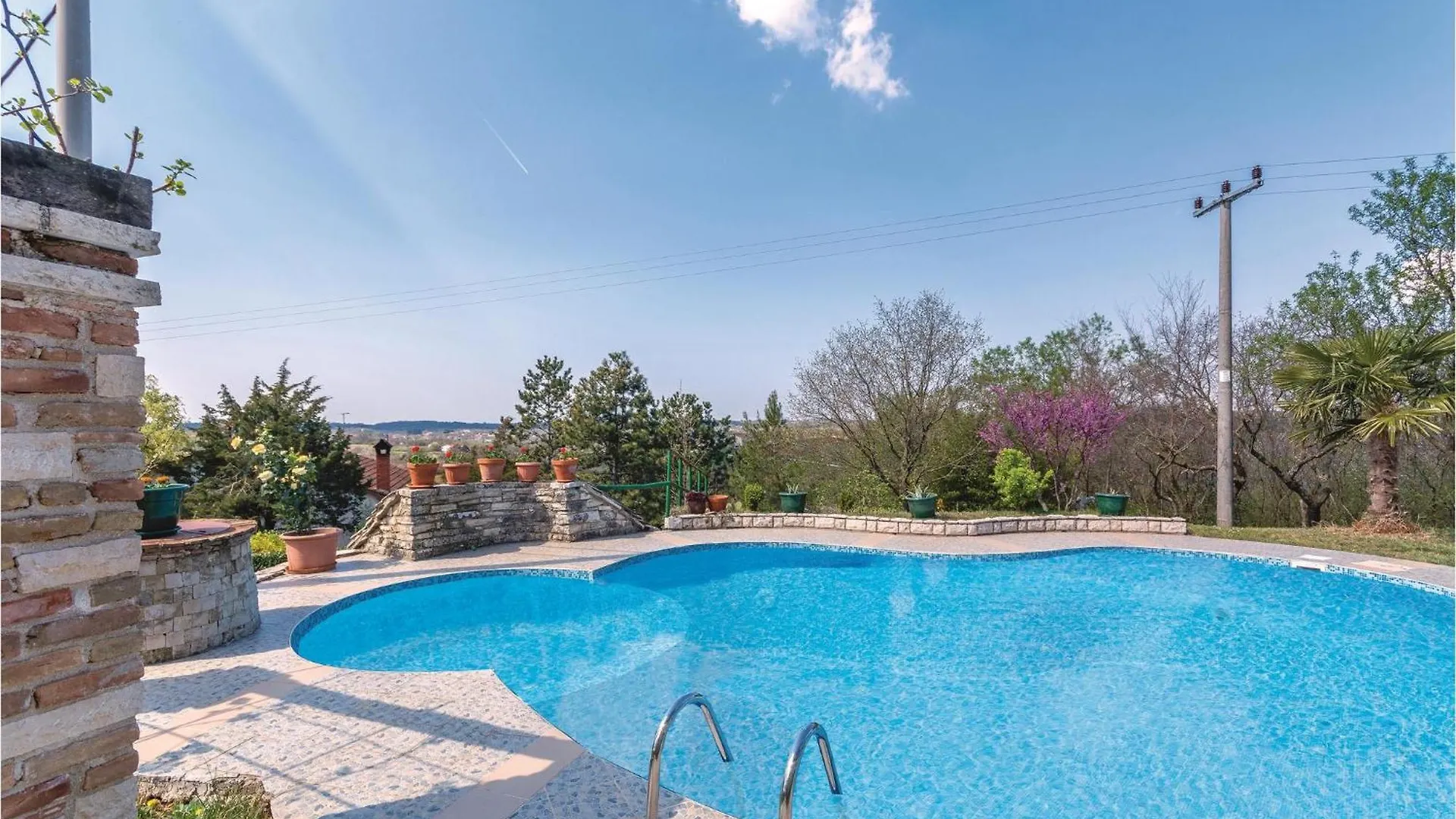 2 Bedroom Cozy Apartment In Veli Jezenj