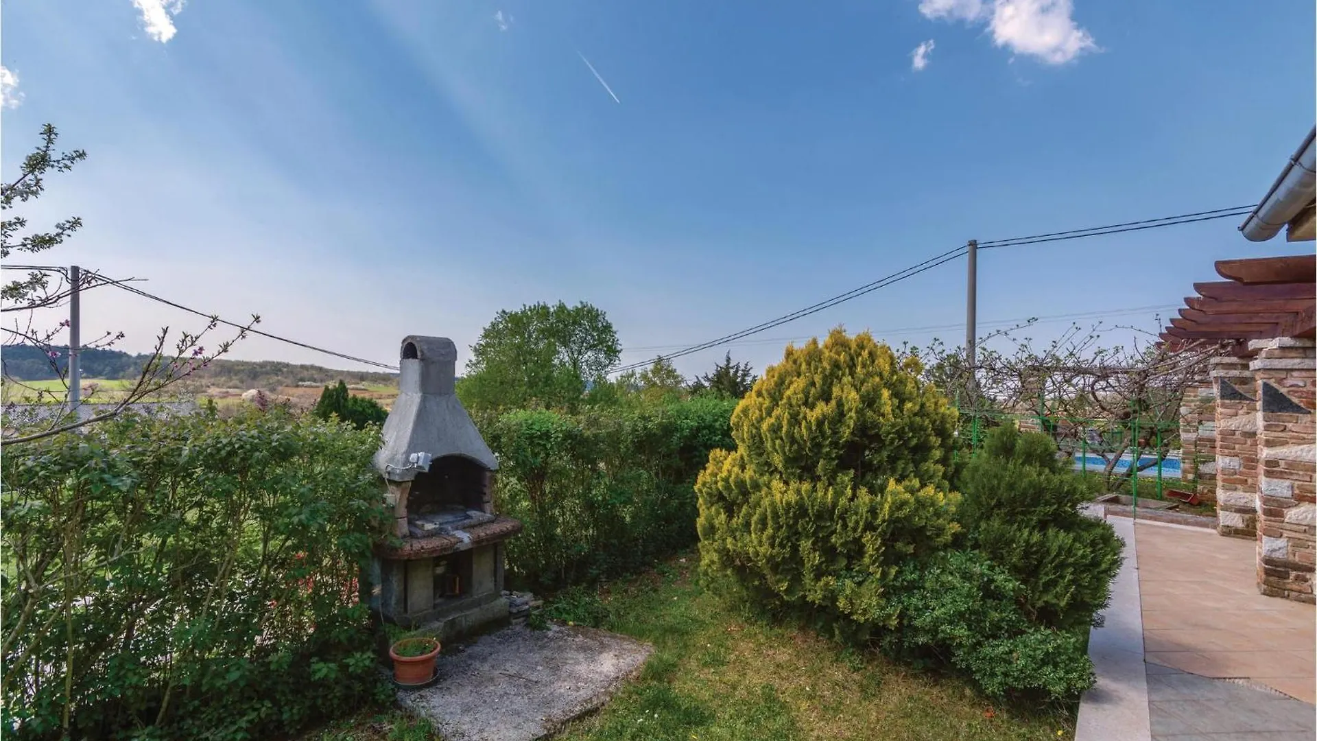 2 Bedroom Cozy Apartment In Veli Jezenj