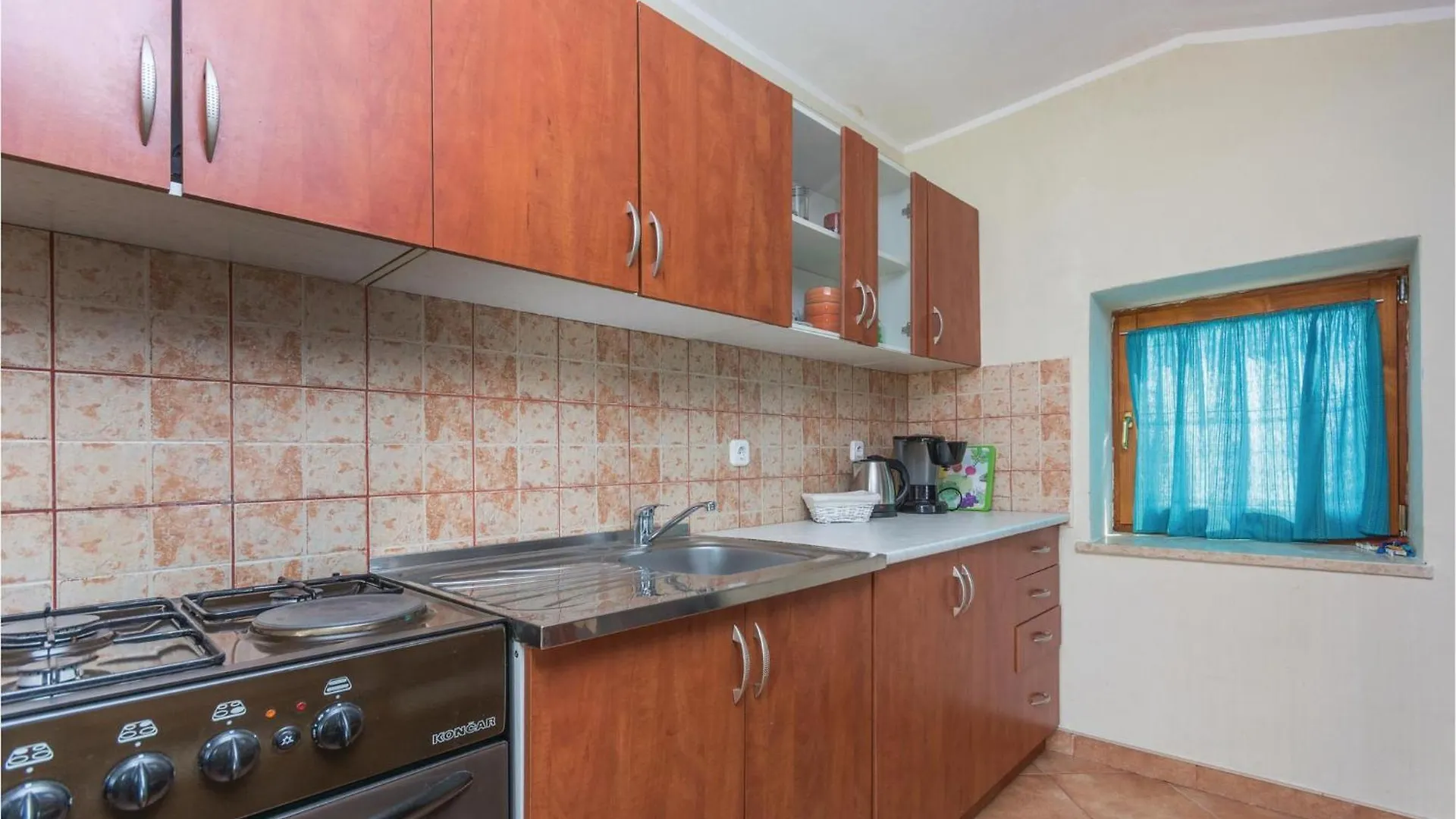2 Bedroom Cozy Apartment In Veli Jezenj Croatia